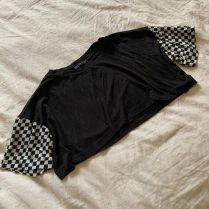 Crop Graphic Tee size M 🦋